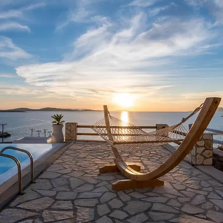 Malou - 4 Bdrm Sea & Sunset View - Mg Villas *